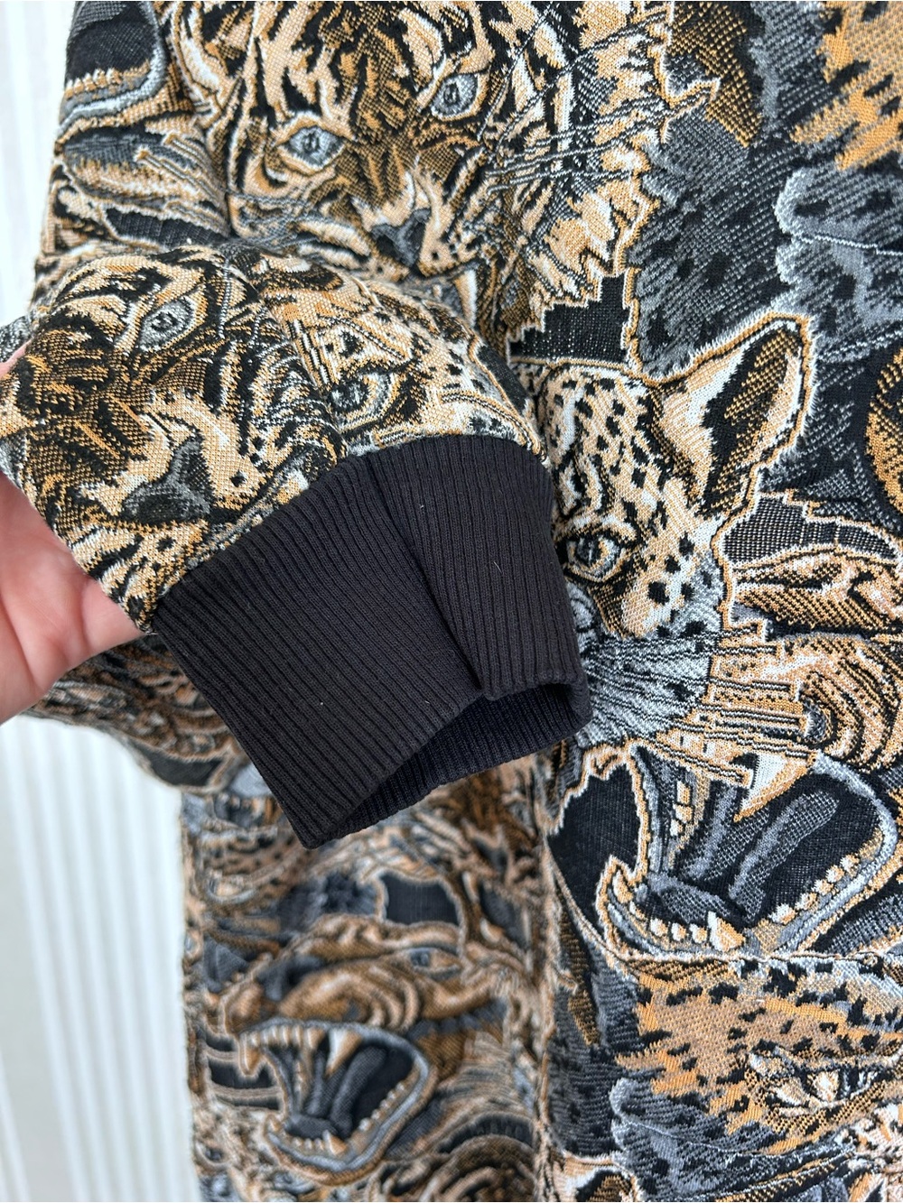 Zara Men's Jacquard Roaring Tiger Animal
Graphic Sweater Rare Size XL - Picture 7 of 8